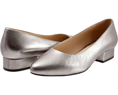 TROTTERS JEWEL PUMP WOMEN'S US 9.5 SILVER LEATHER POINTED TOE BLOCK HEEL ZPO1936