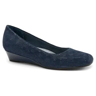 TROTTERS WOMEN'S LAUREN 3D PATENT SUEDE SHOES IN NAVY