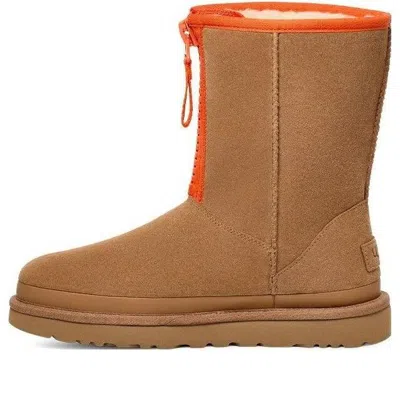 UGG (WMNS) UGG Classic Short Zipper Tape Logo Boot 'Chestnut'