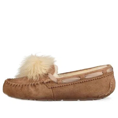 UGG (WMNS) UGG Dakota Pom Pom Slip on Brown