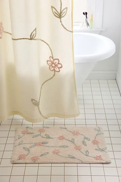 URBAN OUTFITTERS FALLING VINES FLORAL TUFTED BATH MAT IN WHITE AT URBAN OUTFITTERS