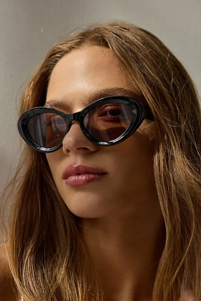 URBAN OUTFITTERS TAYLOR RETRO OVAL SUNGLASSES IN BLACK, WOMEN'S AT URBAN OUTFITTERS