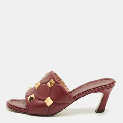 VALENTINO GARAVANI DARK RED LEATHER ROMAN STUD SLIDE SANDALS SIZE 39