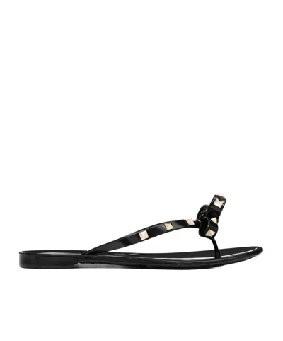 VALENTINO GARAVANI VALENTINO GARAVANI ROCKSTUD BOW DETAILED THONG SANDALS
