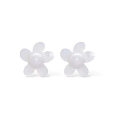 VALERIE CHIC WOMEN'S WHITE / GOLD PEARL MALDIVES FLOWER MOTHER OF PEARL EARRINGS