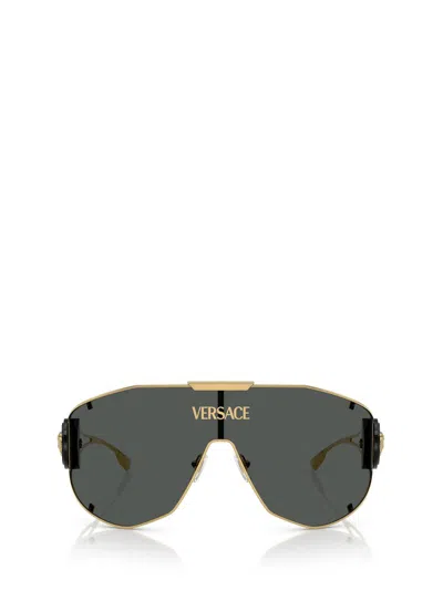 VERSACE VERSACE EYEWEAR SHIELD FRAME SUNGLASSES