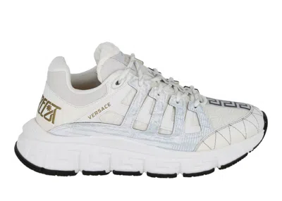 VERSACE MEN'S VERSACE TRIGRECA LOW TOP SNEAKERS IN WHITE/GOLD/LIGHT BLUE