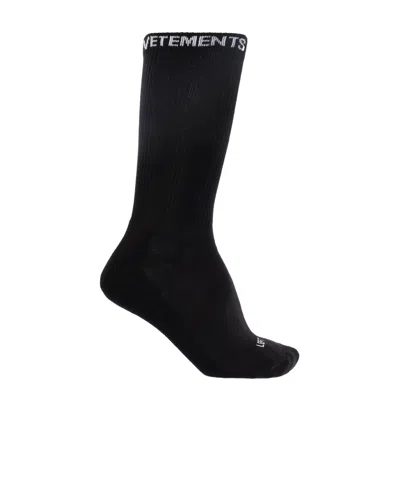 VETEMENTS VETEMENTS LOGO INTARSIA SOCKS