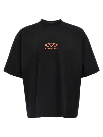 VETEMENTS OVAL LOGO T-SHIRT