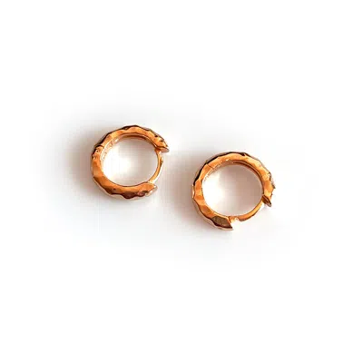 VICSTONENYC FINE JEWELRY HAMMERED TEXTURED HUGGIE FOR MEN - ROSE GOLD VERMEIL