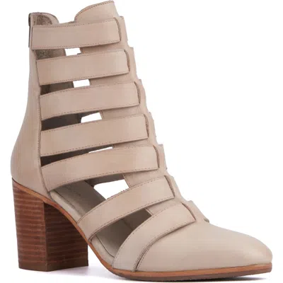 VINTAGE FOUNDRY VINTAGE FOUNDRY VIVI CAGED BLOCK HEEL BOOTIE