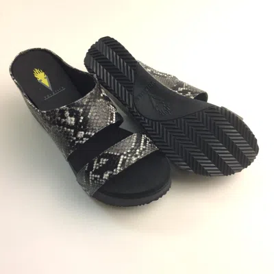 VOLATILE JUSTIFY WEDGE SANDAL IN BLACK SNAKE