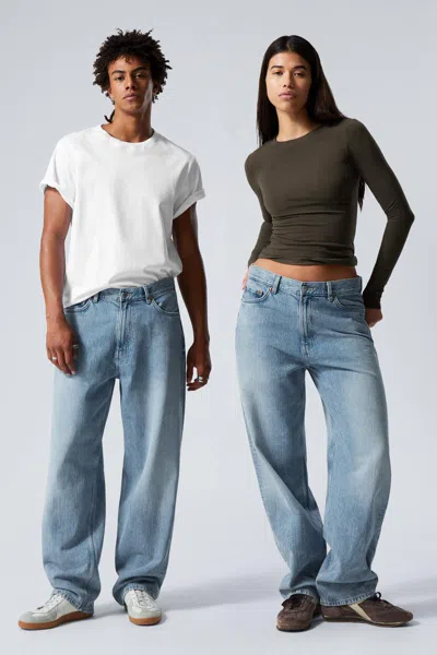 WEEKDAY GALAXY MID RISE LOOSE STRAIGHT LEG JEANS