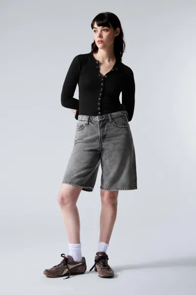 WEEKDAY MONTEREY LOW RISE DENIM SHORTS