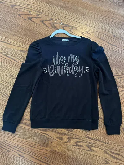 WHY DRESS WOMEN'S IT'S MY BIRTHDAY PUFF SLEEVE SWEATSHIRT IN BLACK