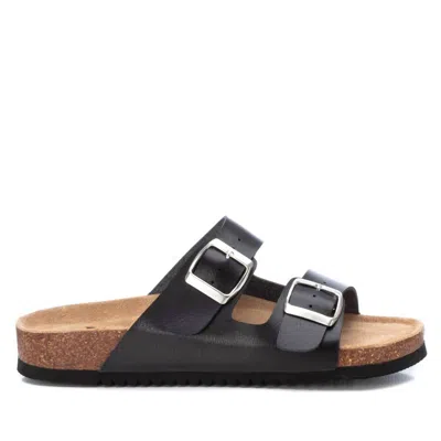 XTI WOMEN'S DOUBLE STRAP BUCKLE SANDALS IN BLACK