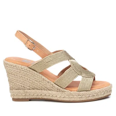 XTI WOMEN'S JUTE WEDGE SANDALS IN GOLD