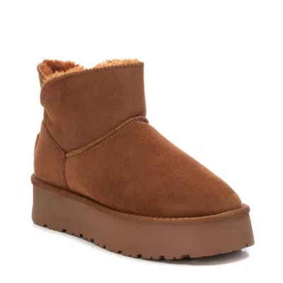 XTI WOMEN'S SUEDE WINTER BOOTS IN CAMEL