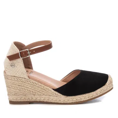 XTI WOMEN'S WEDGE SANDALS IN BLACK