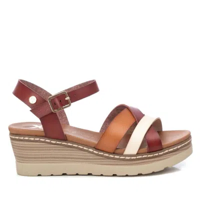 XTI WOMEN'S WEDGE STRAPPY SANDALS IN CAMEL